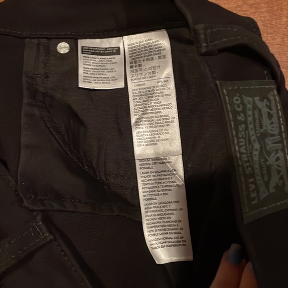 NWOT Never Worn Black Levi’s Shorts - Picture 5 of 5